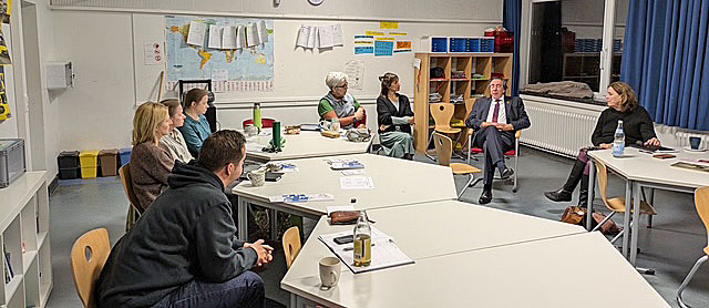 Kantor und Musikdozent Axel Weggen berichtet über denn Alltag der jüdischen Gemeinde in Düsseldorf und Wien © Verein Miteinander leben e.V.